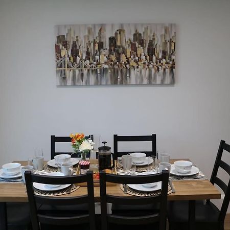 Elegant Room In Stylish House Милтон-Кейнс Экстерьер фото